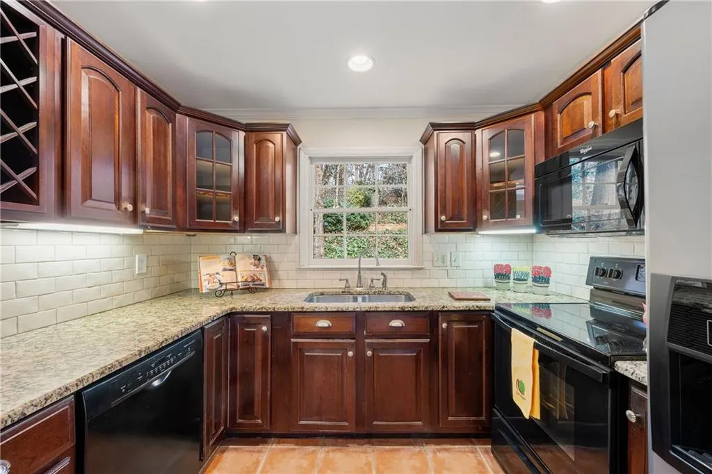 Atlanta, Georgia 30328, 4 Bedrooms Bedrooms, ,2 BathroomsBathrooms,Residential,Sold,7518473