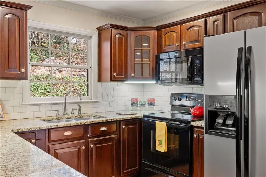 Atlanta, Georgia 30328, 4 Bedrooms Bedrooms, ,2 BathroomsBathrooms,Residential,Sold,7518473