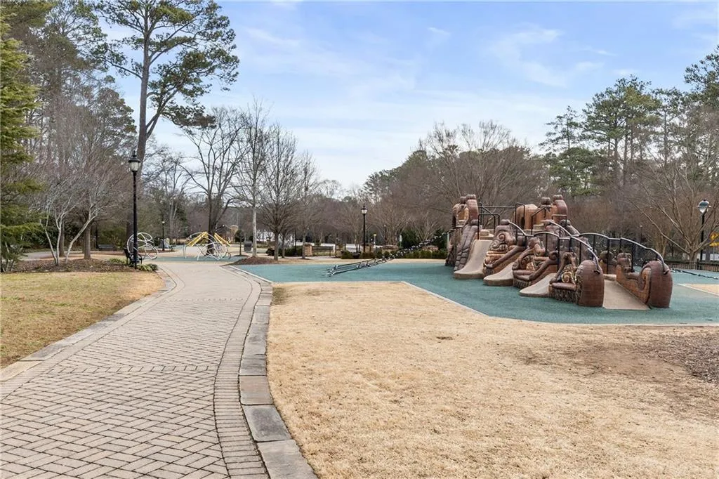 Atlanta, Georgia 30328, 4 Bedrooms Bedrooms, ,2 BathroomsBathrooms,Residential,Sold,7518473