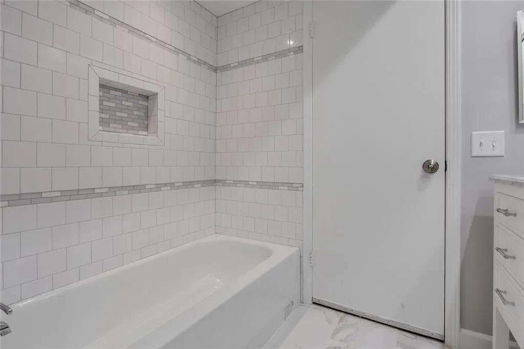 6851 Roswell Road Unit B14, Atlanta, Georgia 30328, 3 Bedrooms Bedrooms, ,2 BathroomsBathrooms,Residential,Sold,6851 Roswell Road Unit B14,6511697