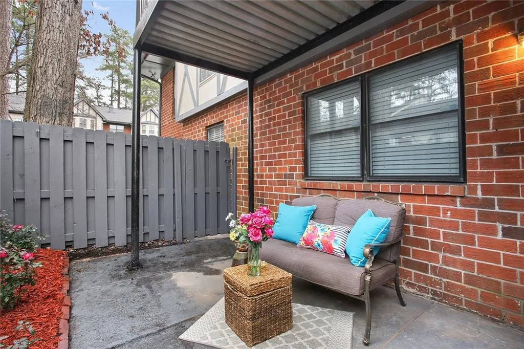 6851 Roswell Road Unit B14, Atlanta, Georgia 30328, 3 Bedrooms Bedrooms, ,2 BathroomsBathrooms,Residential,Sold,6851 Roswell Road Unit B14,6511697
