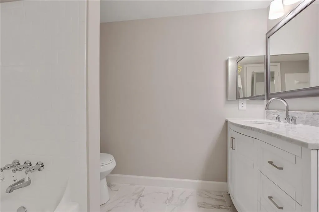 6851 Roswell Road Unit B14, Atlanta, Georgia 30328, 3 Bedrooms Bedrooms, ,2 BathroomsBathrooms,Residential,Sold,6851 Roswell Road Unit B14,6511697