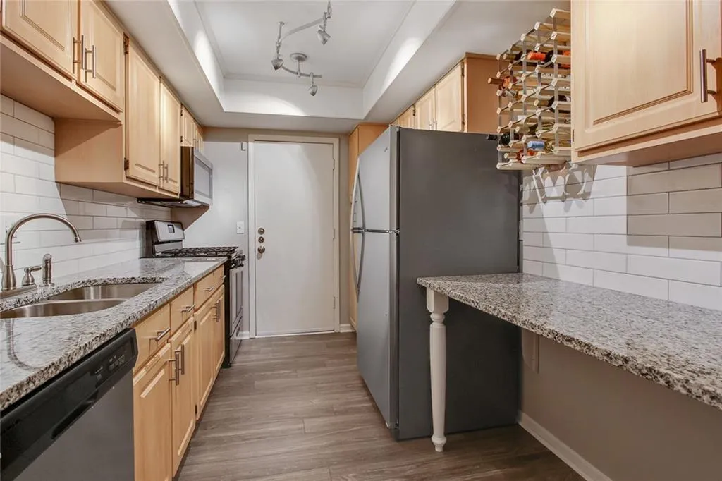 6851 Roswell Road Unit B14, Atlanta, Georgia 30328, 3 Bedrooms Bedrooms, ,2 BathroomsBathrooms,Residential,Sold,6851 Roswell Road Unit B14,6511697