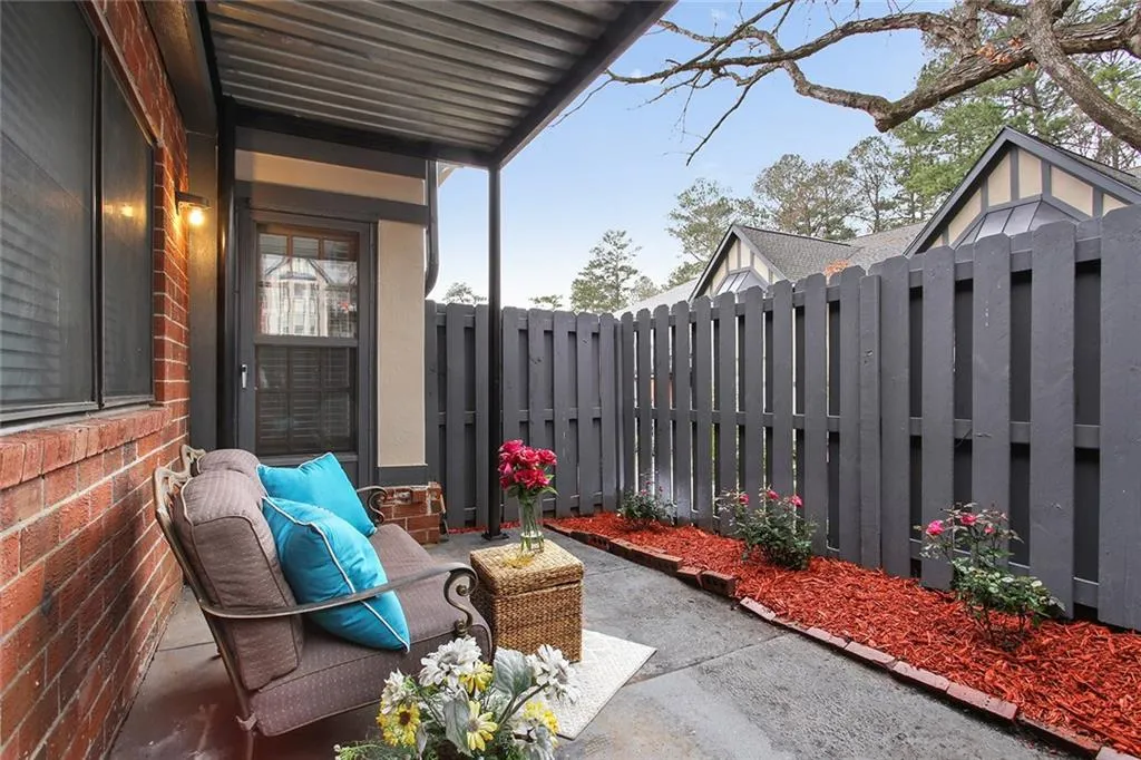 6851 Roswell Road Unit B14, Atlanta, Georgia 30328, 3 Bedrooms Bedrooms, ,2 BathroomsBathrooms,Residential,Sold,6851 Roswell Road Unit B14,6511697