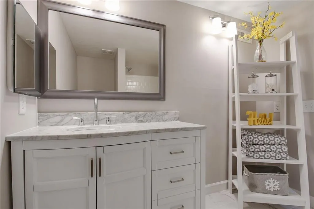 6851 Roswell Road Unit B14, Atlanta, Georgia 30328, 3 Bedrooms Bedrooms, ,2 BathroomsBathrooms,Residential,Sold,6851 Roswell Road Unit B14,6511697