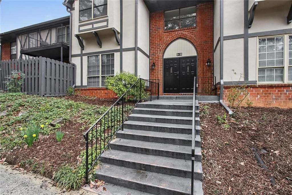 6851 Roswell Road Unit B14, Atlanta, Georgia 30328, 3 Bedrooms Bedrooms, ,2 BathroomsBathrooms,Residential,Sold,6851 Roswell Road Unit B14,6511697