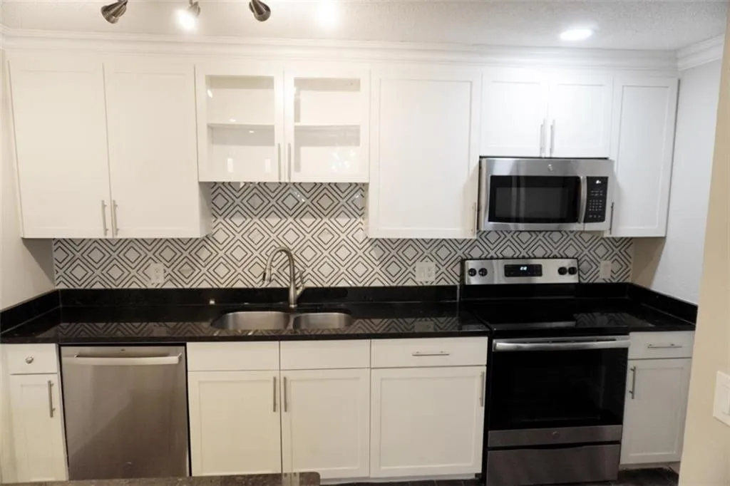 2657 Lenox Road Unit # 30-1, Atlanta, Georgia 30324, 1 Bedroom Bedrooms, ,1 BathroomBathrooms,Residential,For Sale,2657 Lenox Road Unit # 30-1,7668043