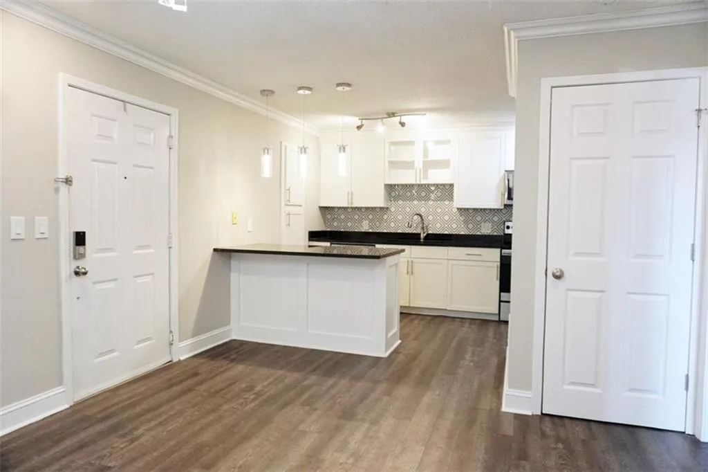 2657 Lenox Road Unit # 30-1, Atlanta, Georgia 30324, 1 Bedroom Bedrooms, ,1 BathroomBathrooms,Residential,For Sale,2657 Lenox Road Unit # 30-1,7668043