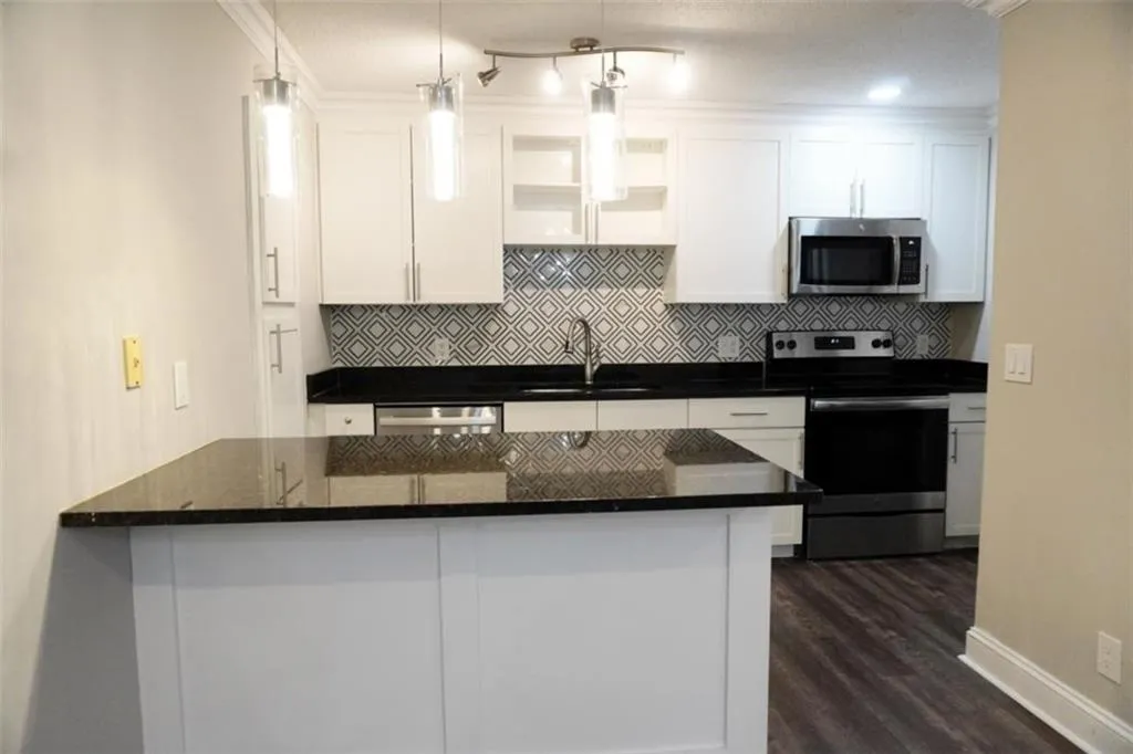 2657 Lenox Road Unit # 30-1, Atlanta, Georgia 30324, 1 Bedroom Bedrooms, ,1 BathroomBathrooms,Residential,For Sale,2657 Lenox Road Unit # 30-1,7668043