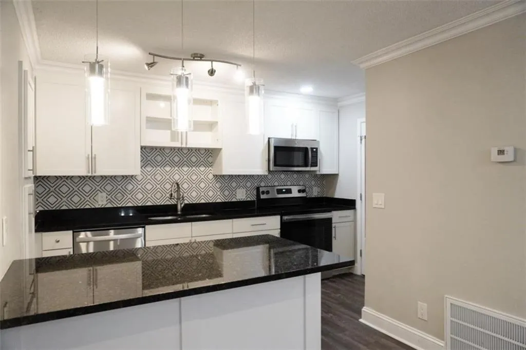 2657 Lenox Road Unit # 30-1, Atlanta, Georgia 30324, 1 Bedroom Bedrooms, ,1 BathroomBathrooms,Residential,For Sale,2657 Lenox Road Unit # 30-1,7668043