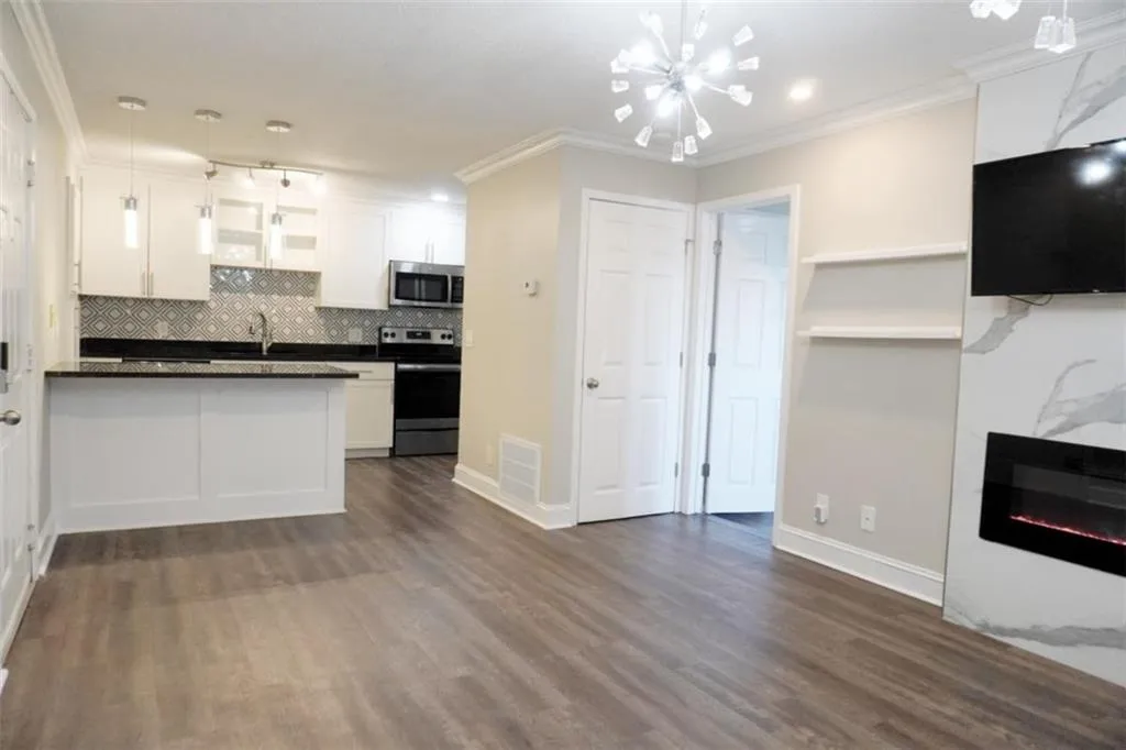 2657 Lenox Road Unit # 30-1, Atlanta, Georgia 30324, 1 Bedroom Bedrooms, ,1 BathroomBathrooms,Residential,For Sale,2657 Lenox Road Unit # 30-1,7668043