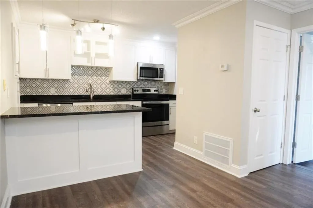 2657 Lenox Road Unit # 30-1, Atlanta, Georgia 30324, 1 Bedroom Bedrooms, ,1 BathroomBathrooms,Residential,For Sale,2657 Lenox Road Unit # 30-1,7668043