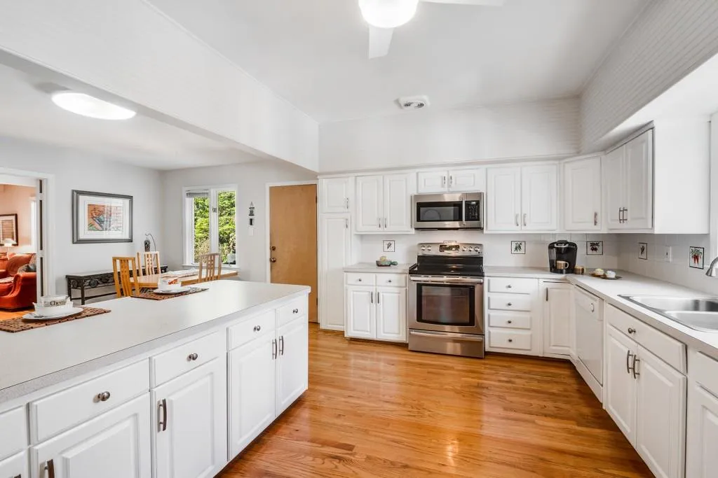 270 Dartmoor Circle, Sandy Springs, Georgia 30328, 4 Bedrooms Bedrooms, ,2 BathroomsBathrooms,Residential,Sold,270 Dartmoor Circle,7020336