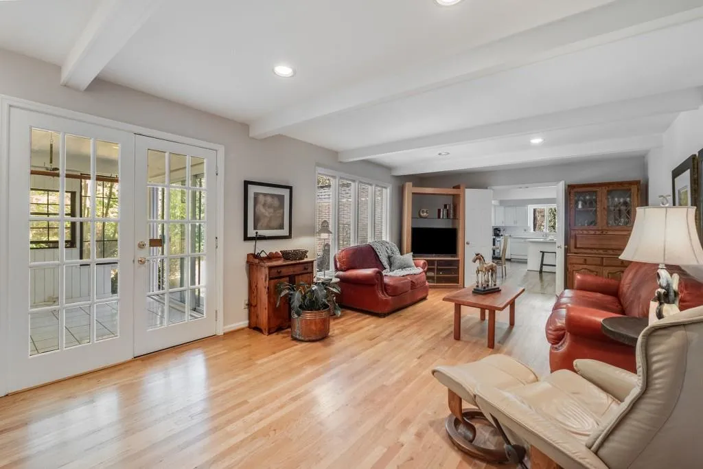 270 Dartmoor Circle, Sandy Springs, Georgia 30328, 4 Bedrooms Bedrooms, ,2 BathroomsBathrooms,Residential,Sold,270 Dartmoor Circle,7020336