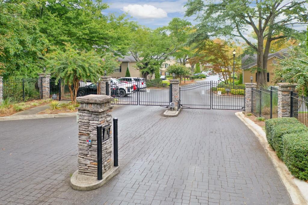 1802 Brighton Point, Sandy Springs, Georgia 30328, 3 Bedrooms Bedrooms, ,2 BathroomsBathrooms,Residential,Sold,1802 Brighton Point,7288456