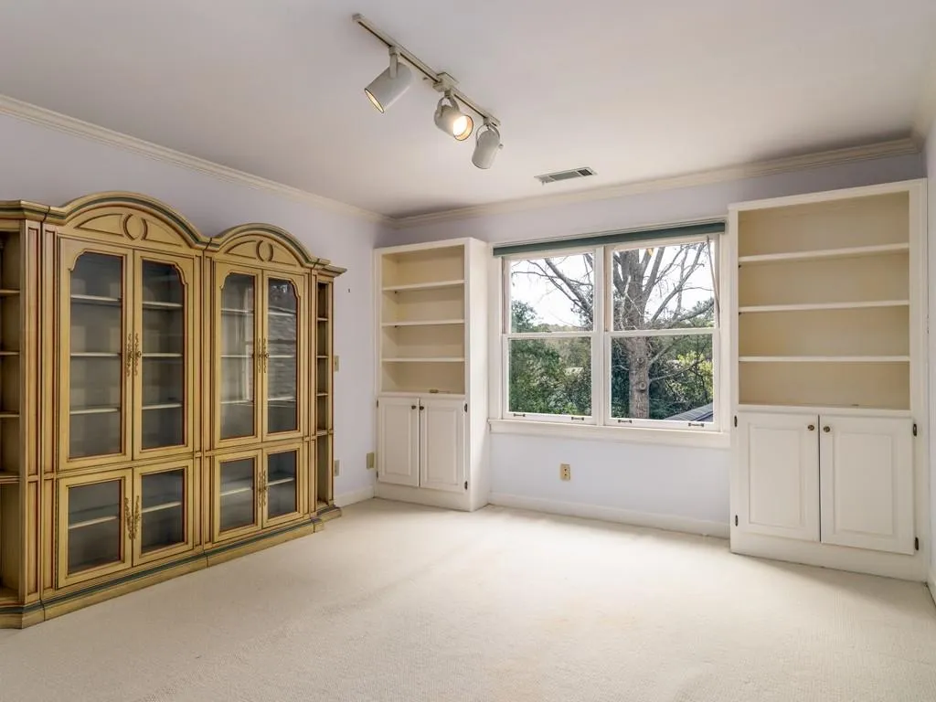 7155 Roswell Road Unit 38, Sandy Springs, Georgia 30328, 3 Bedrooms Bedrooms, ,2 BathroomsBathrooms,Residential,Sold,7155 Roswell Road Unit 38,6859674