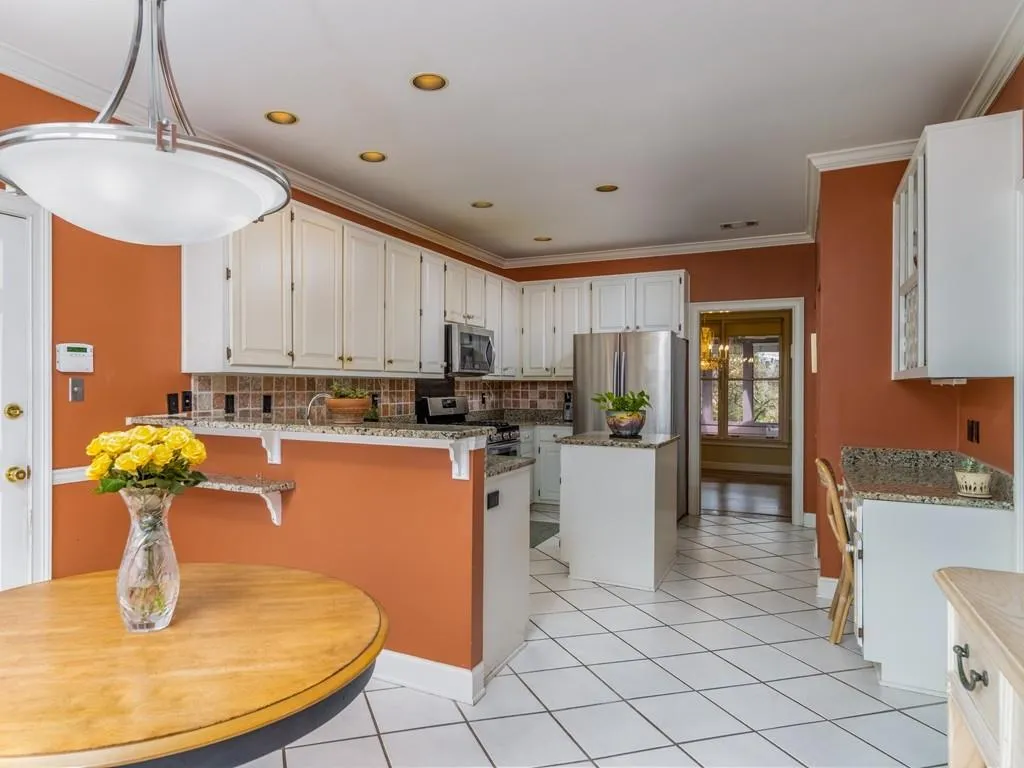 7155 Roswell Road Unit 38, Sandy Springs, Georgia 30328, 3 Bedrooms Bedrooms, ,2 BathroomsBathrooms,Residential,Sold,7155 Roswell Road Unit 38,6859674