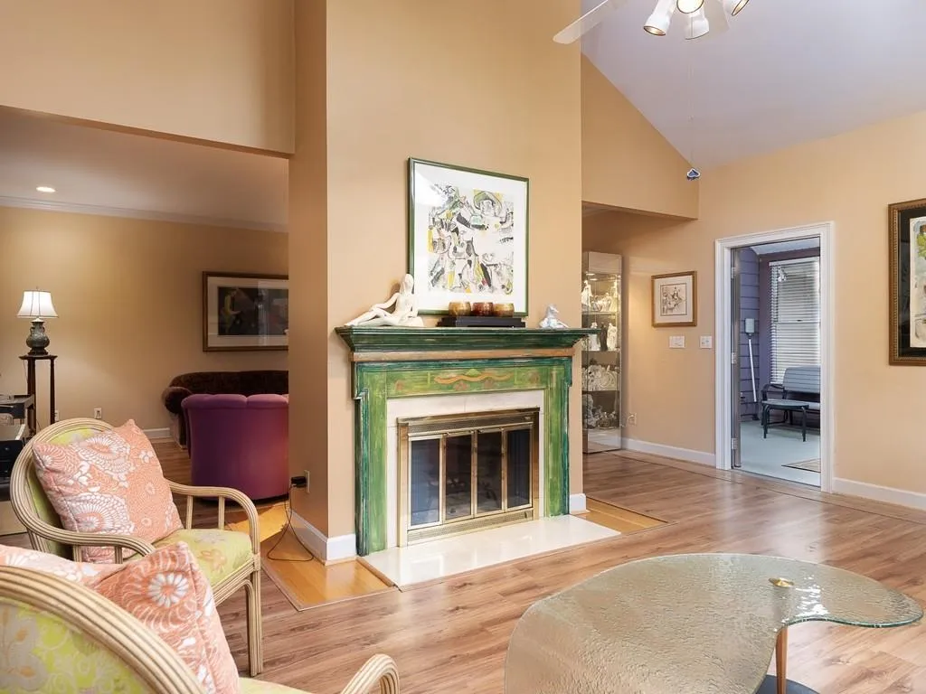 7155 Roswell Road Unit 38, Sandy Springs, Georgia 30328, 3 Bedrooms Bedrooms, ,2 BathroomsBathrooms,Residential,Sold,7155 Roswell Road Unit 38,6859674