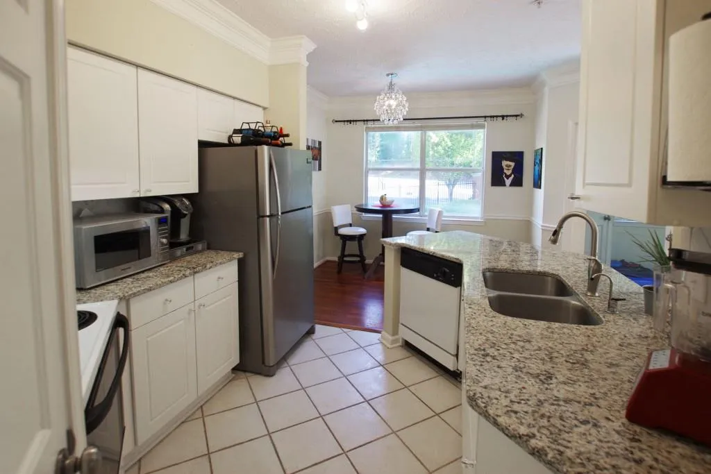 5559 Glenridge Drive Nw Unit 2202, Atlanta, Georgia 30342, 2 Bedrooms Bedrooms, ,1 BathroomBathrooms,Residential,Sold,5559 Glenridge Drive Nw Unit 2202,5922075