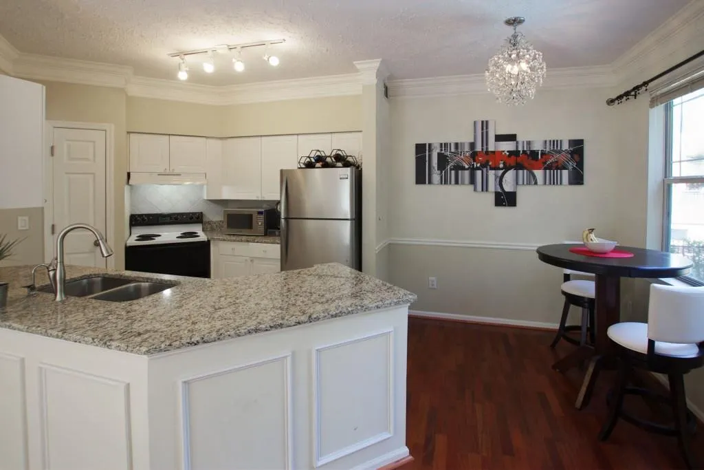 5559 Glenridge Drive Nw Unit 2202, Atlanta, Georgia 30342, 2 Bedrooms Bedrooms, ,1 BathroomBathrooms,Residential,Sold,5559 Glenridge Drive Nw Unit 2202,5922075