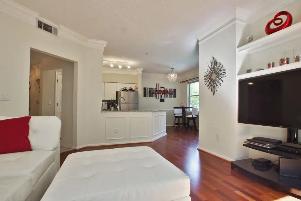 5559 Glenridge Drive Nw Unit 2202, Atlanta, Georgia 30342, 2 Bedrooms Bedrooms, ,1 BathroomBathrooms,Residential,Sold,5559 Glenridge Drive Nw Unit 2202,5922075