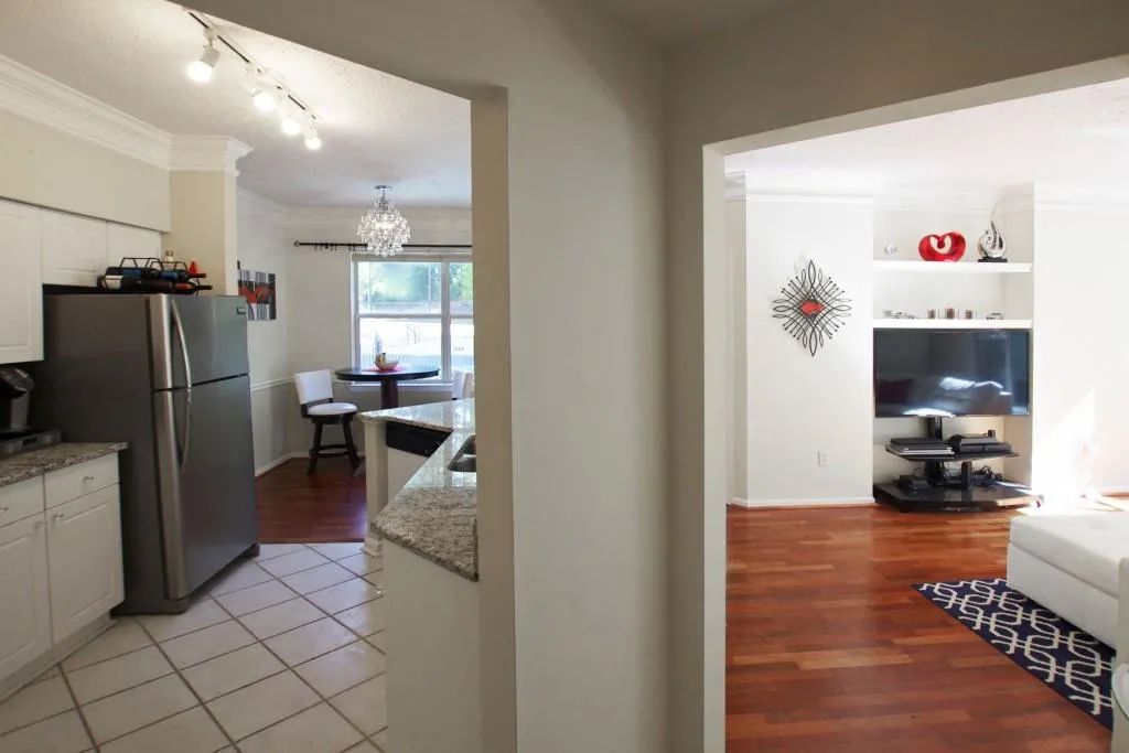 5559 Glenridge Drive Nw Unit 2202, Atlanta, Georgia 30342, 2 Bedrooms Bedrooms, ,1 BathroomBathrooms,Residential,Sold,5559 Glenridge Drive Nw Unit 2202,5922075