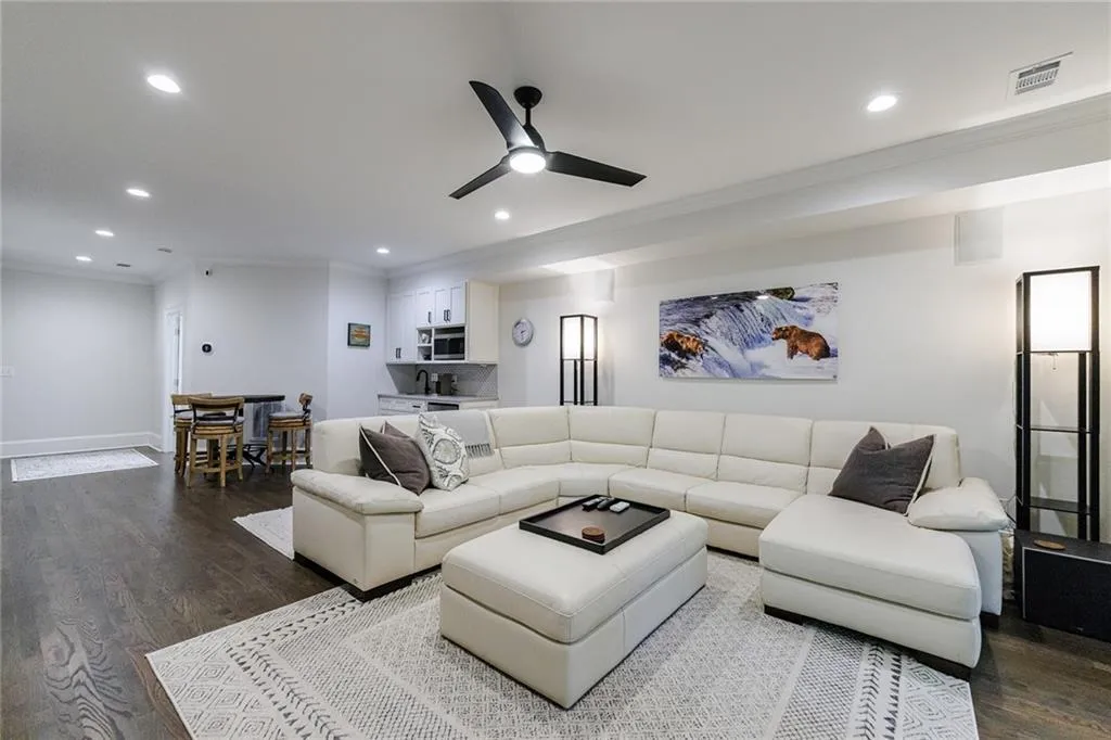 1219 Glenridge Place, Atlanta, Georgia 30342, 4 Bedrooms Bedrooms, ,4 BathroomsBathrooms,Residential,Sold,1219 Glenridge Place,7446365