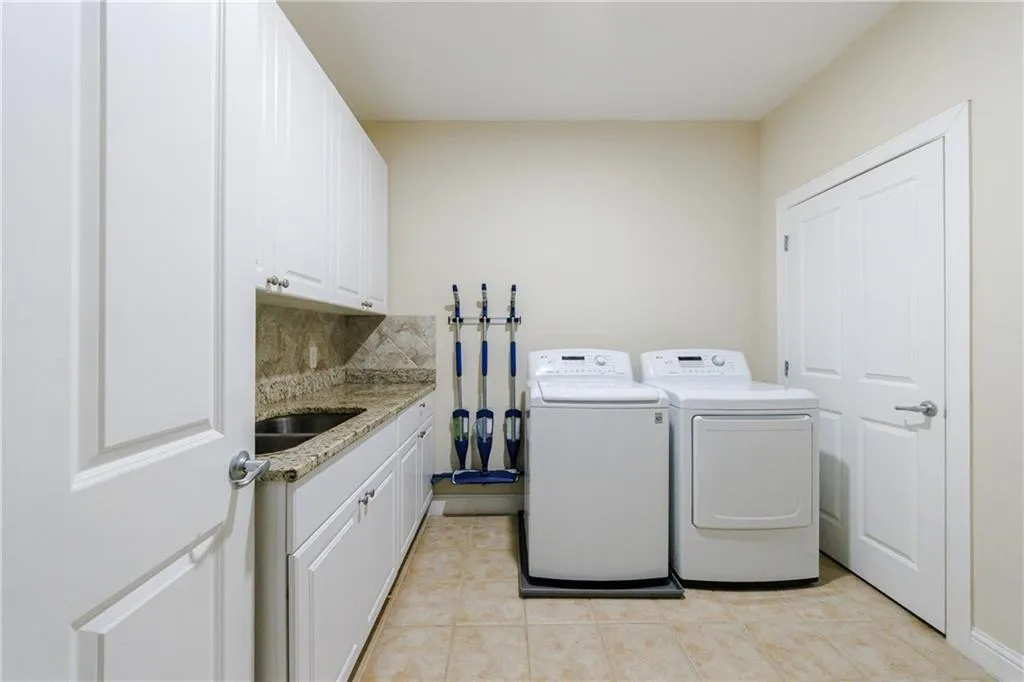 1219 Glenridge Place, Atlanta, Georgia 30342, 4 Bedrooms Bedrooms, ,4 BathroomsBathrooms,Residential,Sold,1219 Glenridge Place,7446365