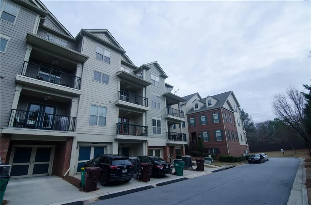 869 Perennial Drive Unit 107, Atlanta, Georgia 30328, 2 Bedrooms Bedrooms, ,2 BathroomsBathrooms,Residential,Sold,869 Perennial Drive Unit 107,5790077
