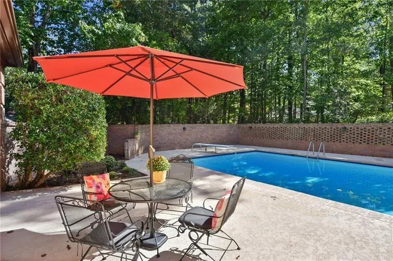 100 River Court Parkway, Sandy Springs, Georgia 30328, 5 Bedrooms Bedrooms, ,4 BathroomsBathrooms,Residential,Sold,100 River Court Parkway,6799376