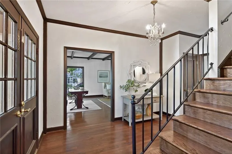 100 River Court Parkway, Sandy Springs, Georgia 30328, 5 Bedrooms Bedrooms, ,4 BathroomsBathrooms,Residential,Sold,100 River Court Parkway,6799376