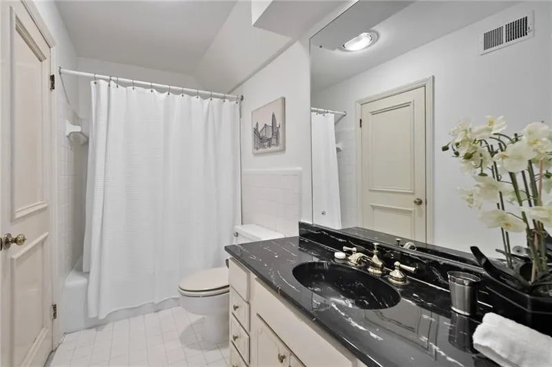 100 River Court Parkway, Sandy Springs, Georgia 30328, 5 Bedrooms Bedrooms, ,4 BathroomsBathrooms,Residential,Sold,100 River Court Parkway,6799376