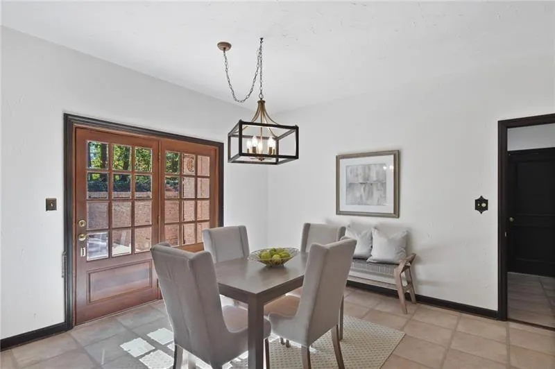 100 River Court Parkway, Sandy Springs, Georgia 30328, 5 Bedrooms Bedrooms, ,4 BathroomsBathrooms,Residential,Sold,100 River Court Parkway,6799376