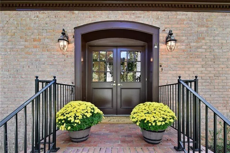 100 River Court Parkway, Sandy Springs, Georgia 30328, 5 Bedrooms Bedrooms, ,4 BathroomsBathrooms,Residential,Sold,100 River Court Parkway,6799376