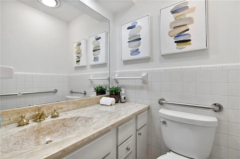 100 River Court Parkway, Sandy Springs, Georgia 30328, 5 Bedrooms Bedrooms, ,4 BathroomsBathrooms,Residential,Sold,100 River Court Parkway,6799376