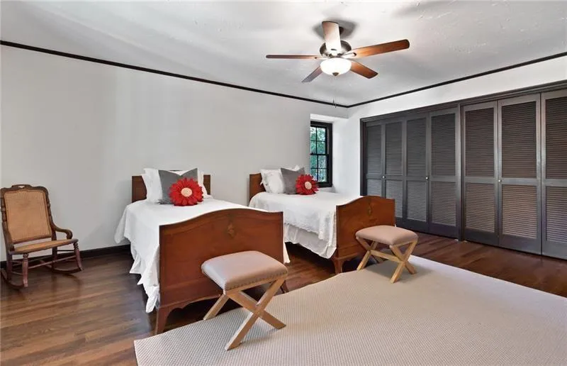 100 River Court Parkway, Sandy Springs, Georgia 30328, 5 Bedrooms Bedrooms, ,4 BathroomsBathrooms,Residential,Sold,100 River Court Parkway,6799376