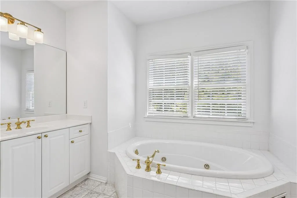 119 Brookview Circle, Atlanta, Georgia 30339, 4 Bedrooms Bedrooms, ,3 BathroomsBathrooms,Residential,For Sale,119 Brookview Circle,7639089