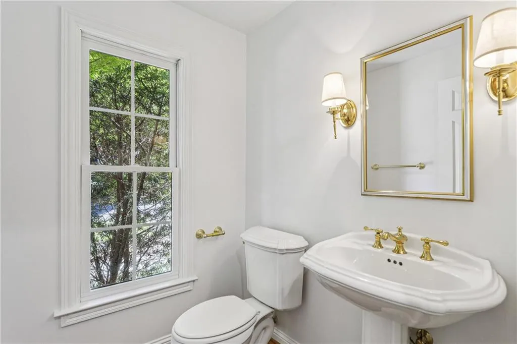 119 Brookview Circle, Atlanta, Georgia 30339, 4 Bedrooms Bedrooms, ,3 BathroomsBathrooms,Residential,For Sale,119 Brookview Circle,7639089