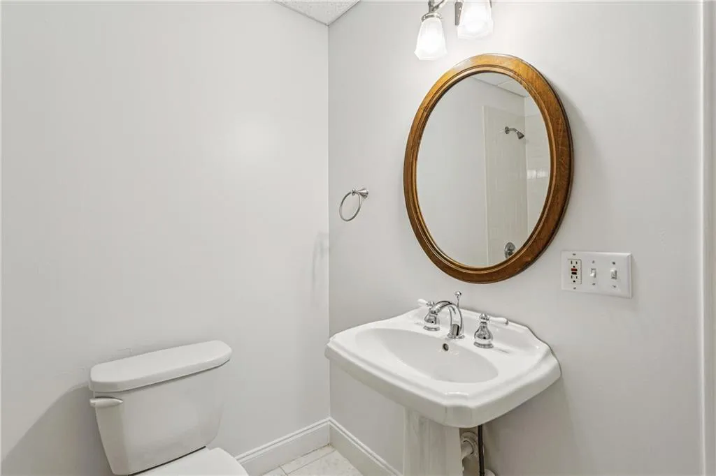 119 Brookview Circle, Atlanta, Georgia 30339, 4 Bedrooms Bedrooms, ,3 BathroomsBathrooms,Residential,For Sale,119 Brookview Circle,7639089