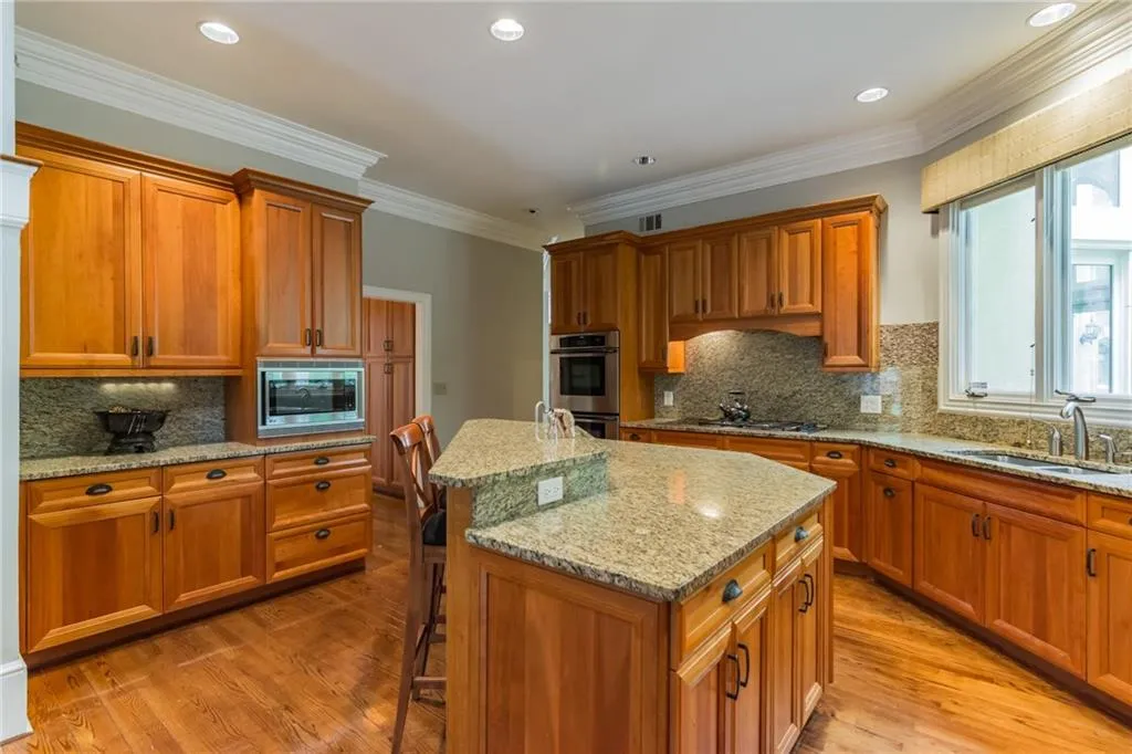 215 Lachaize Circle, Sandy Springs, Georgia 30327, 6 Bedrooms Bedrooms, ,5 BathroomsBathrooms,Residential,Sold,215 Lachaize Circle,6012793