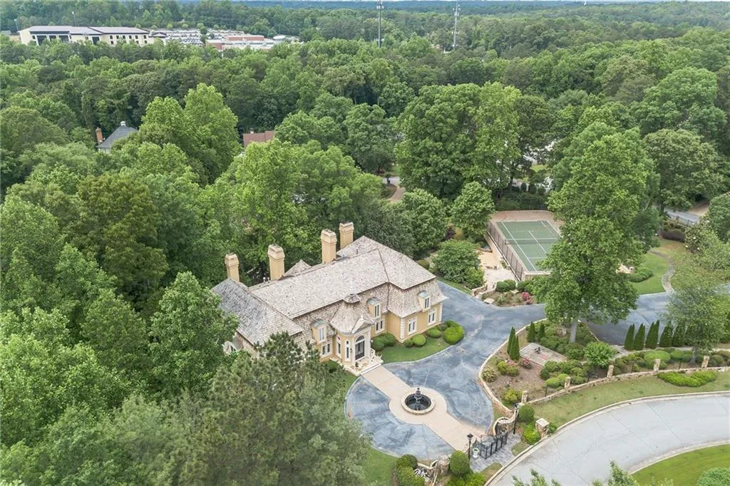 215 Lachaize Circle, Sandy Springs, Georgia 30327, 6 Bedrooms Bedrooms, ,5 BathroomsBathrooms,Residential,Sold,215 Lachaize Circle,6012793