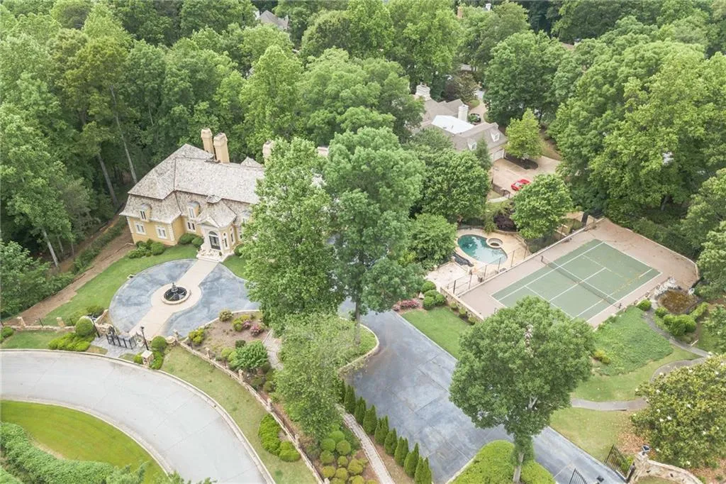 215 Lachaize Circle, Sandy Springs, Georgia 30327, 6 Bedrooms Bedrooms, ,5 BathroomsBathrooms,Residential,Sold,215 Lachaize Circle,6012793