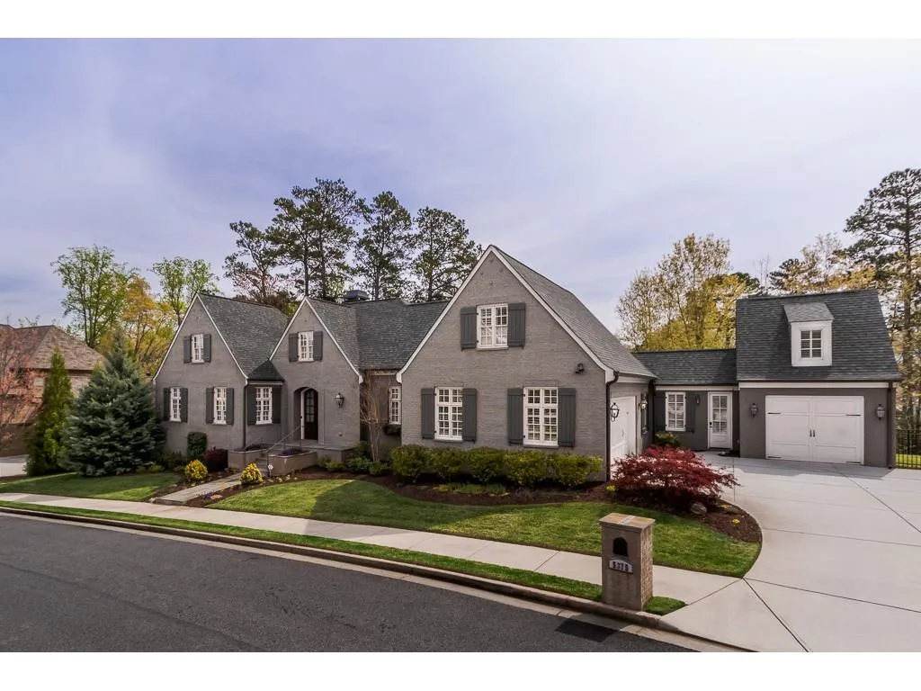 5375 High Point Manor, Atlanta, Georgia 30342, 3 Bedrooms Bedrooms, ,3 BathroomsBathrooms,Residential,Sold,5375 High Point Manor,6534062