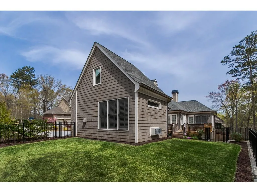 5375 High Point Manor, Atlanta, Georgia 30342, 3 Bedrooms Bedrooms, ,3 BathroomsBathrooms,Residential,Sold,5375 High Point Manor,6534062