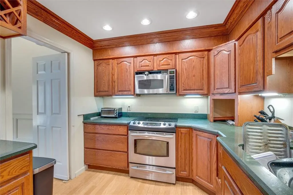 206 Brandywine Circle, Atlanta, Georgia 30350, 3 Bedrooms Bedrooms, ,3 BathroomsBathrooms,Residential,Sold,206 Brandywine Circle,7422244