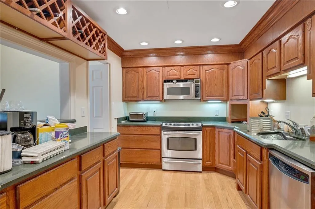 206 Brandywine Circle, Atlanta, Georgia 30350, 3 Bedrooms Bedrooms, ,3 BathroomsBathrooms,Residential,Sold,206 Brandywine Circle,7422244