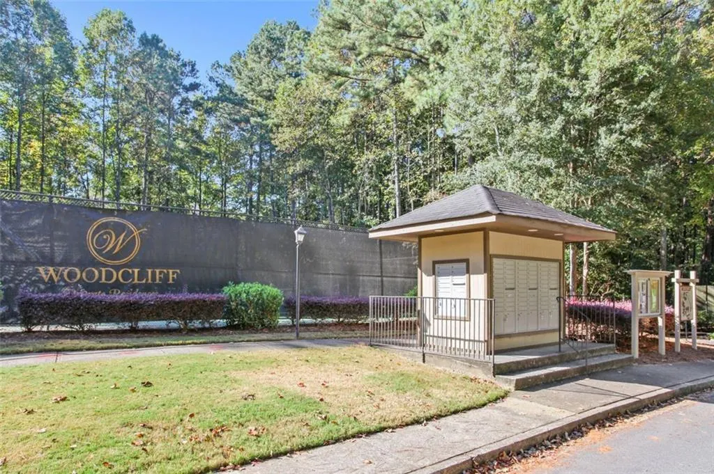 806 Woodcliff Drive, Atlanta, Georgia 30350, 2 Bedrooms Bedrooms, ,1 BathroomBathrooms,Residential,Sold,806 Woodcliff Drive,6958647