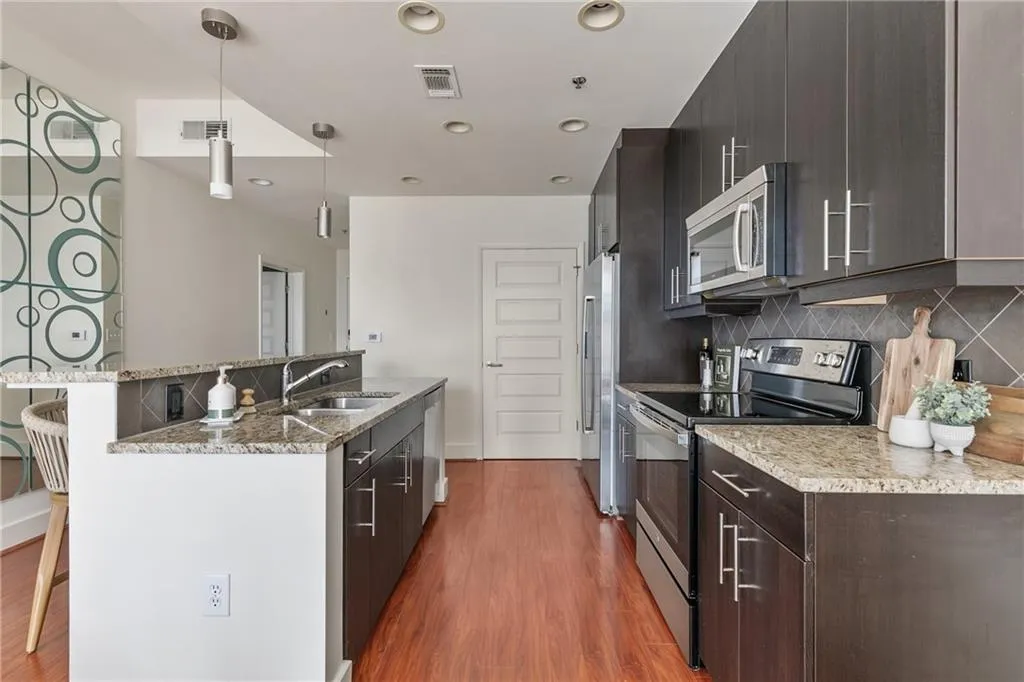 1080 Peachtree Street Unit 2406, Atlanta, Georgia 30309, 1 Bedroom Bedrooms, ,1 BathroomBathrooms,Residential,For Sale,1080 Peachtree Street Unit 2406,7518860