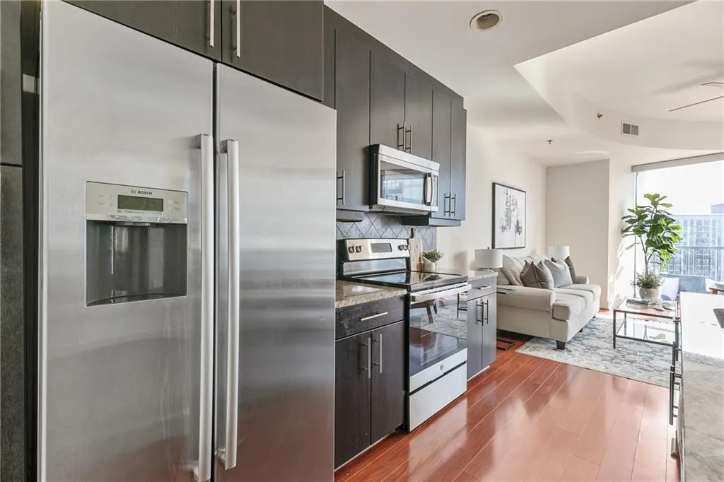 1080 Peachtree Street Unit 2406, Atlanta, Georgia 30309, 1 Bedroom Bedrooms, ,1 BathroomBathrooms,Residential,For Sale,1080 Peachtree Street Unit 2406,7518860