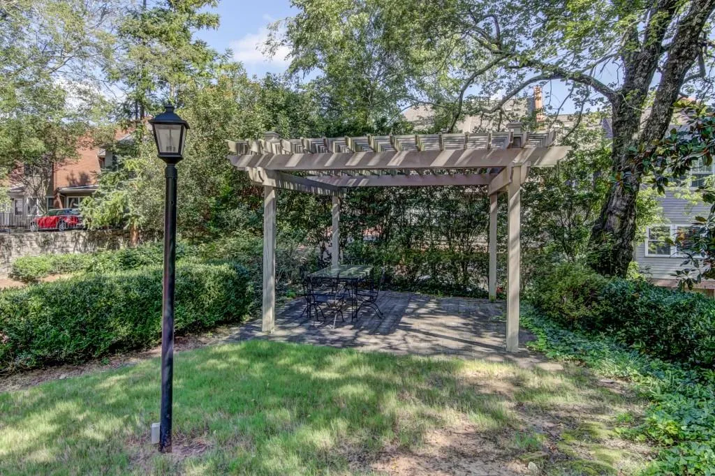 5233 Glenridge Drive Ne, Atlanta, Georgia 30342, 3 Bedrooms Bedrooms, ,2 BathroomsBathrooms,Residential,Sold,5233 Glenridge Drive Ne,5962714